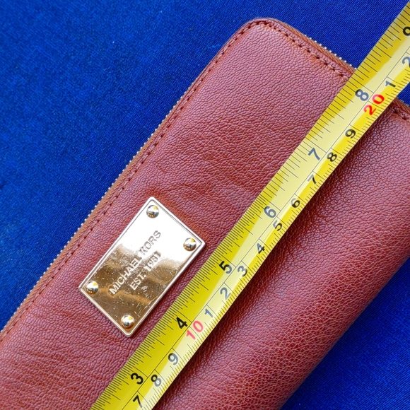 Brown Michael Kors Zip Around Leather Wallet EUC - Picture 8 of 11